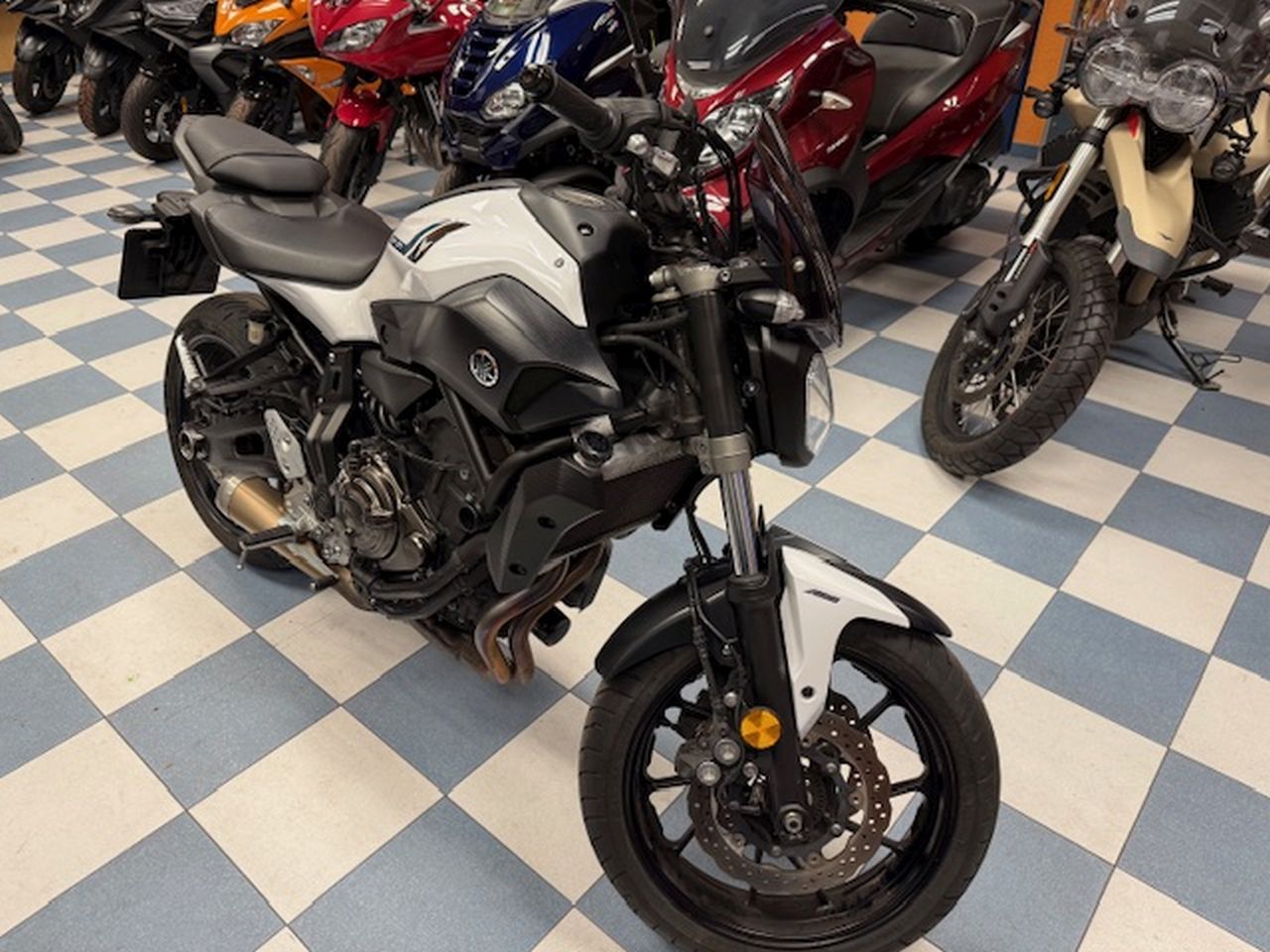 YAMAHA MT 07 ABS YAMAHA MT 07 ABS