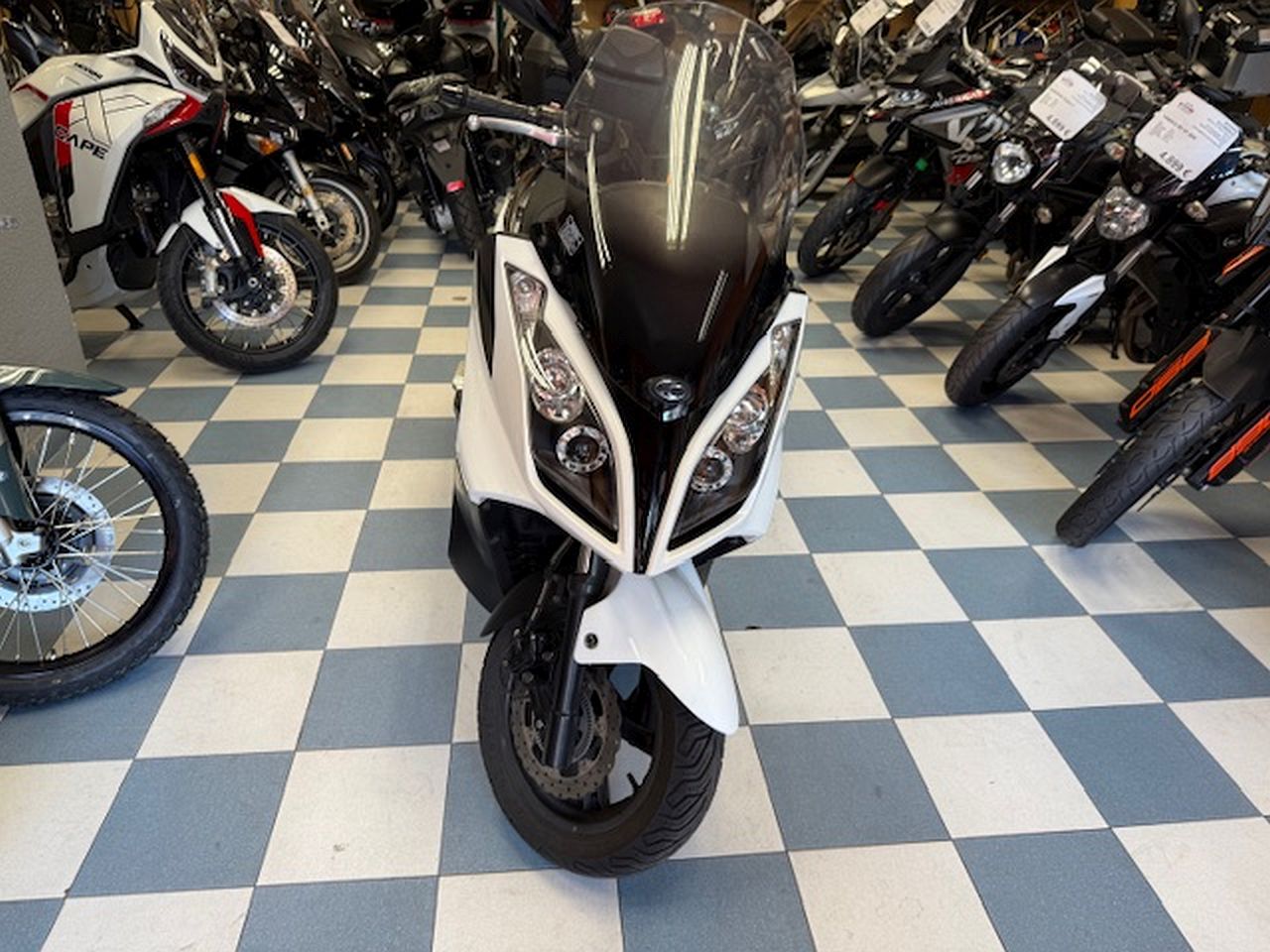 KYMCO Super Dink 125i KYMCO Super Dink 125i