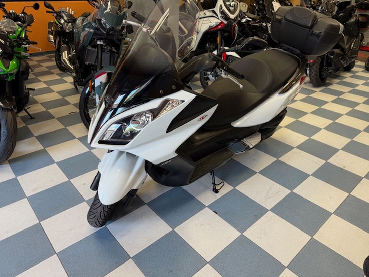 KYMCO Super Dink 125i KYMCO Super Dink 125i