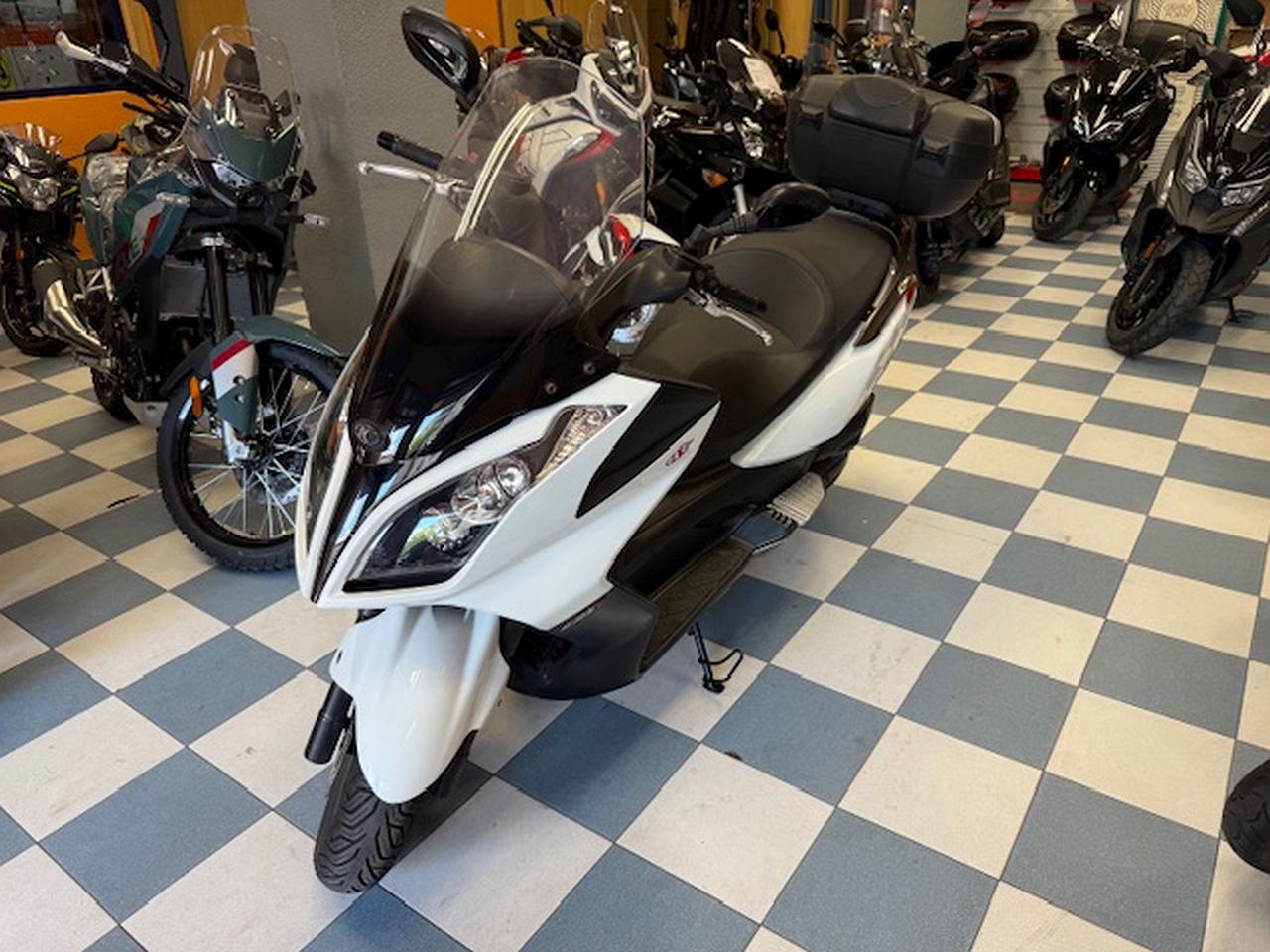 KYMCO Super Dink 125i KYMCO Super Dink 125i