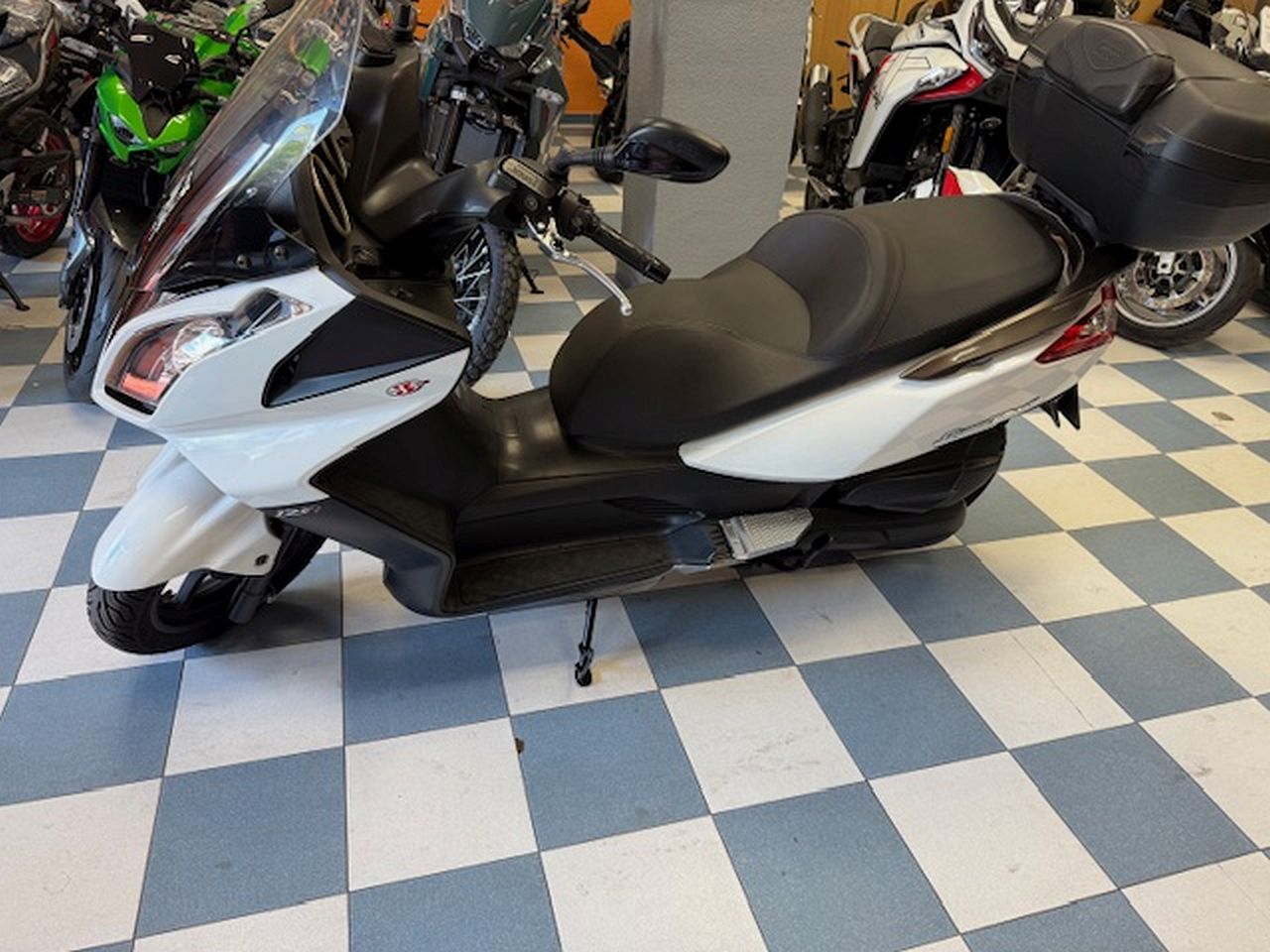 KYMCO Super Dink 125i KYMCO Super Dink 125i