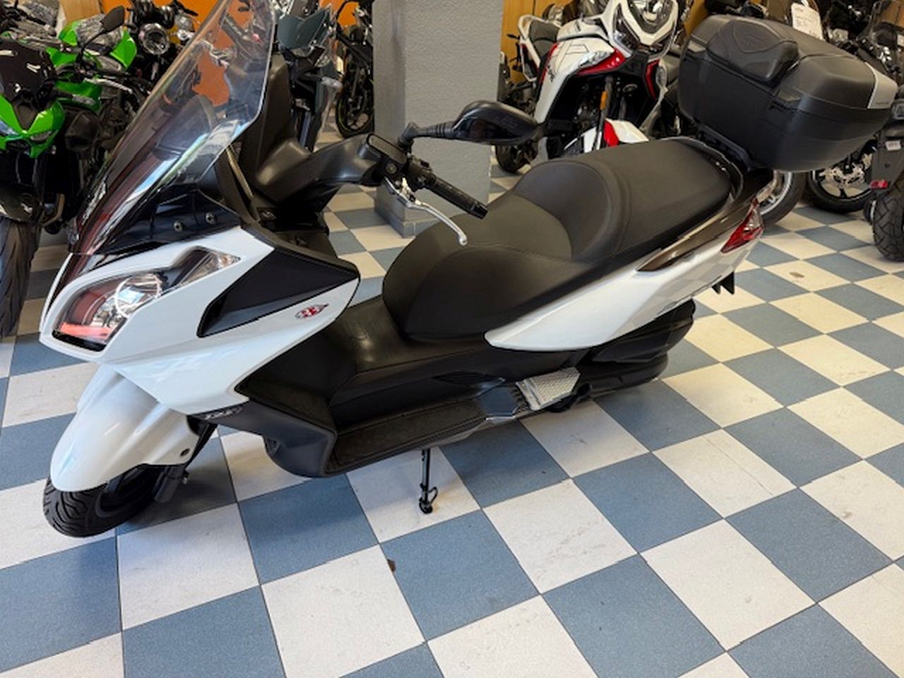 KYMCO Super Dink 125i KYMCO Super Dink 125i