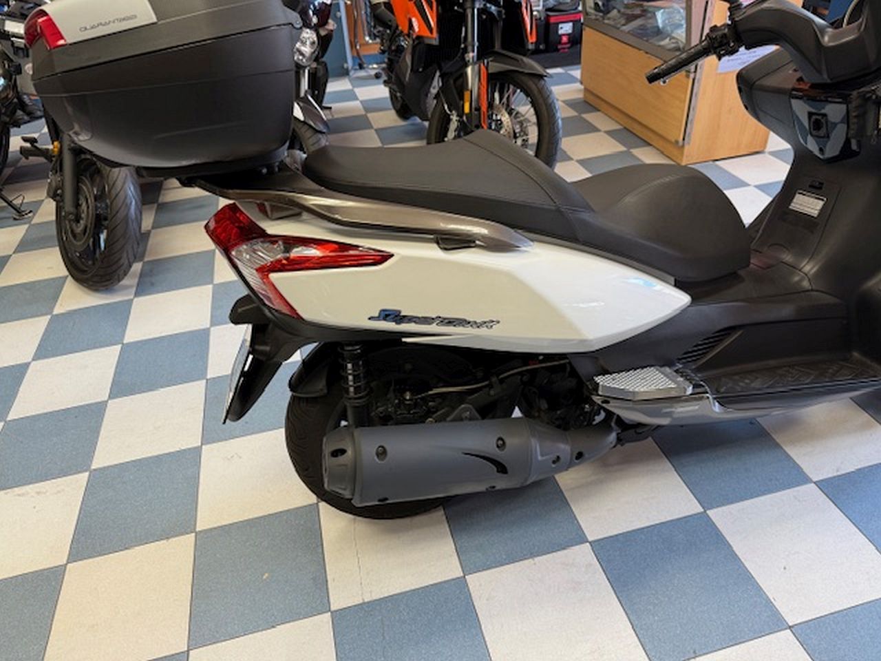 KYMCO Super Dink 125i KYMCO Super Dink 125i