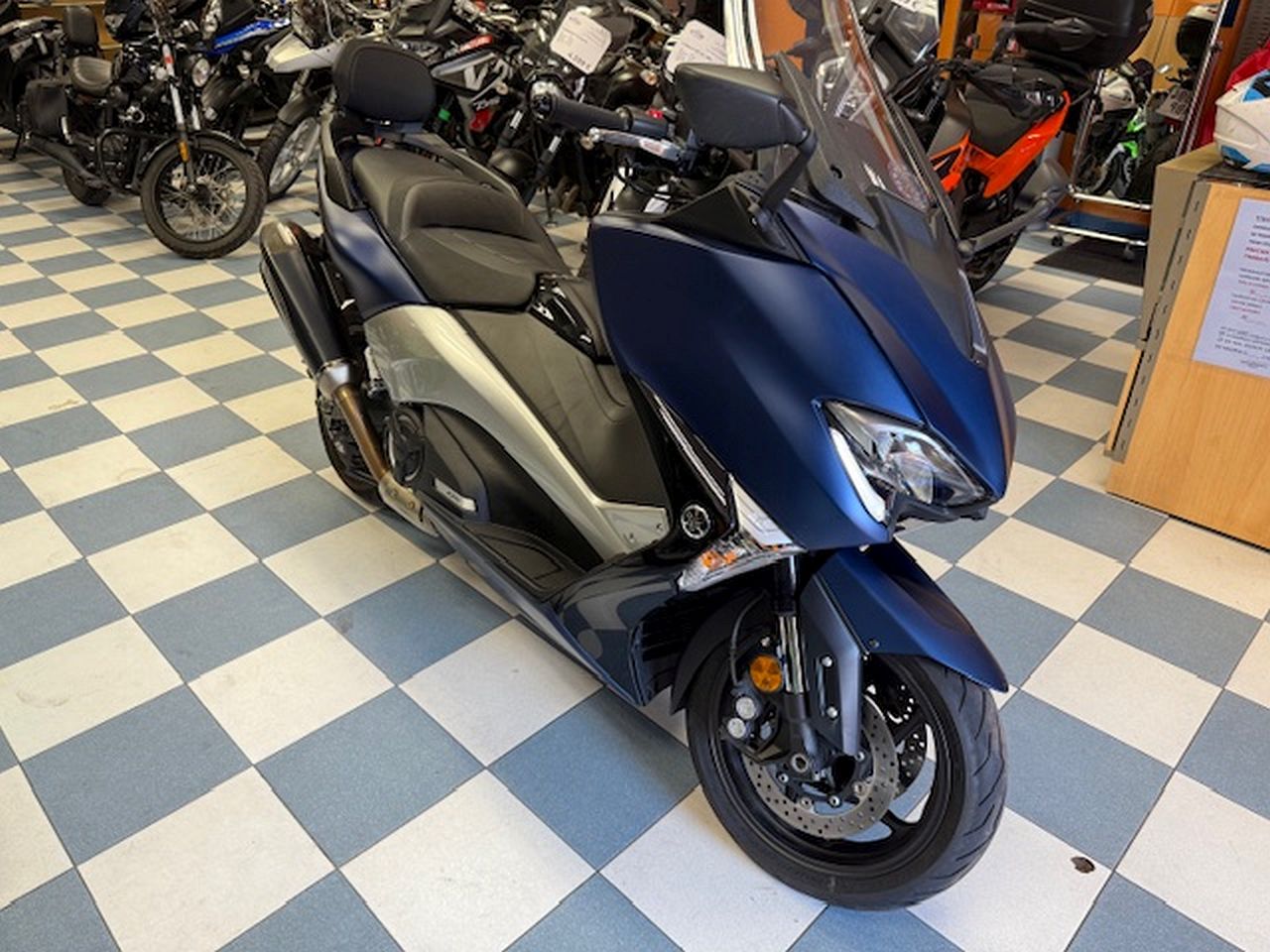 YAMAHA T-MAX 530 ABS DX YAMAHA T-MAX 530 ABS DX