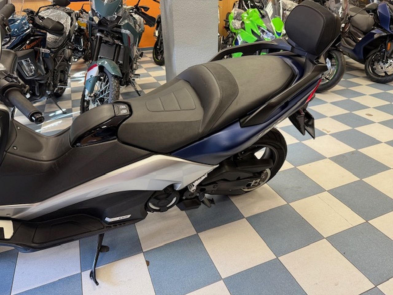 YAMAHA T-MAX 530 ABS DX YAMAHA T-MAX 530 ABS DX