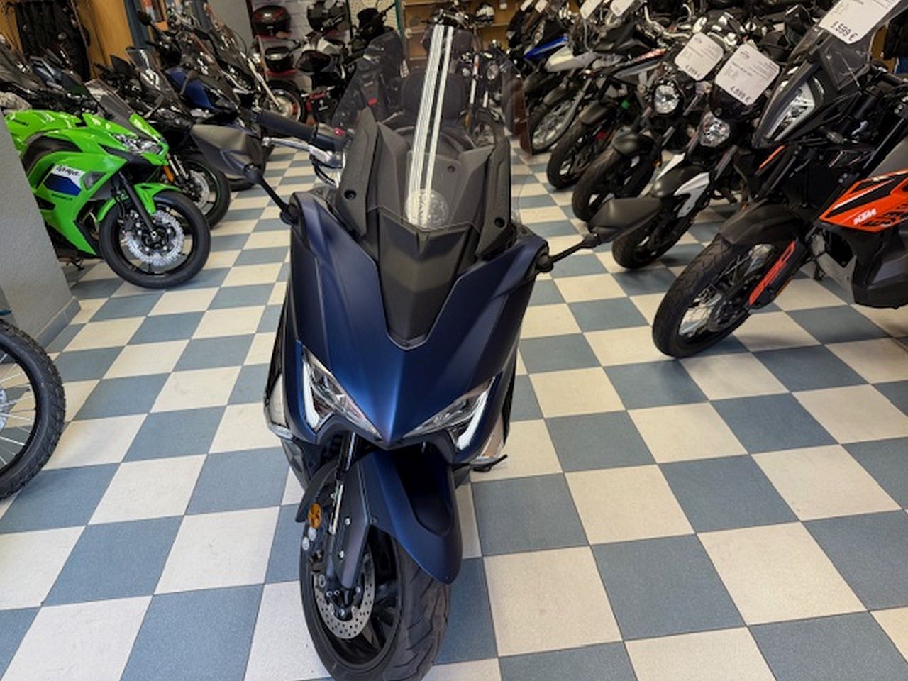 YAMAHA T-MAX 530 ABS DX YAMAHA T-MAX 530 ABS DX