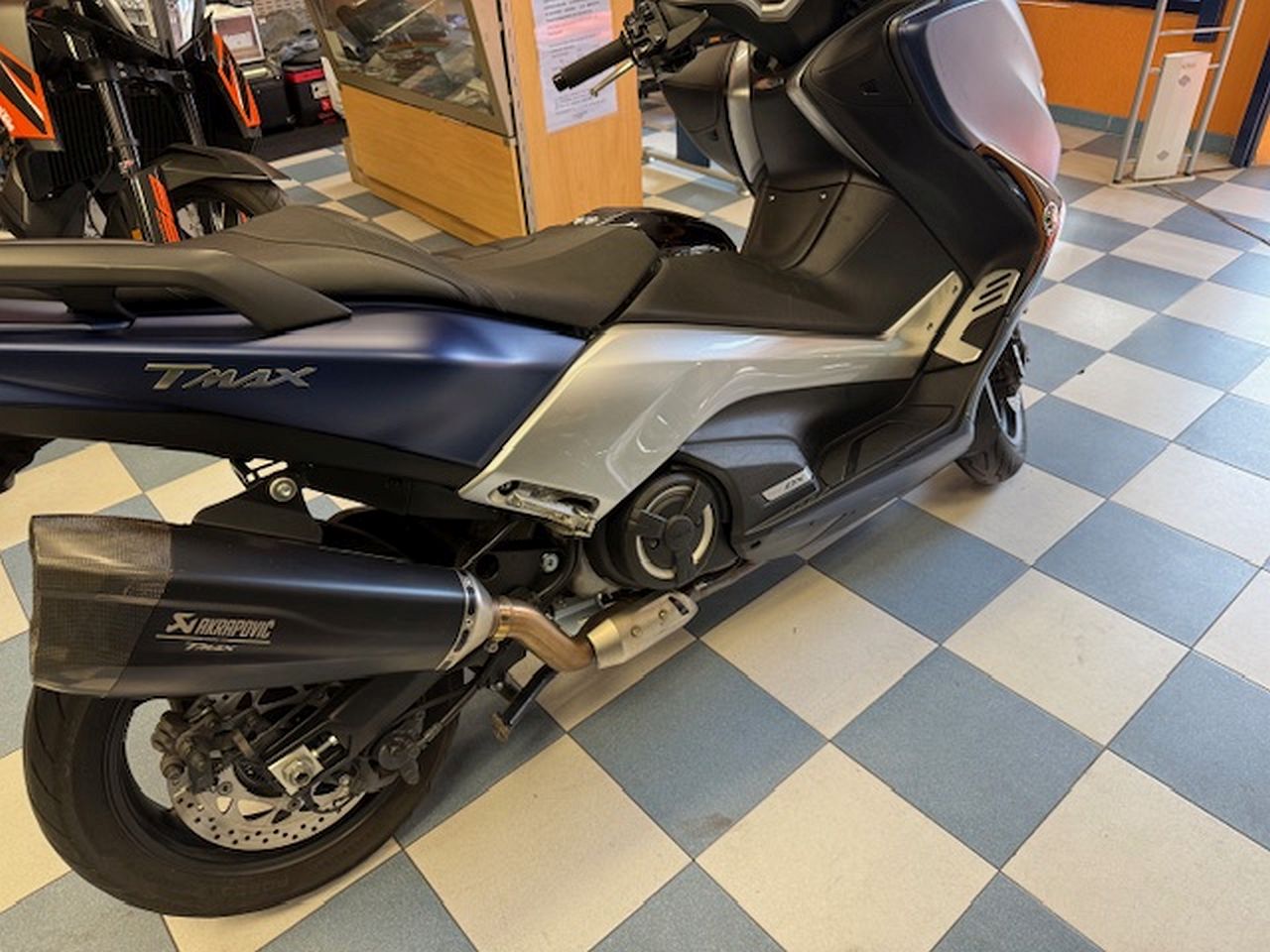 YAMAHA T-MAX 530 ABS DX YAMAHA T-MAX 530 ABS DX