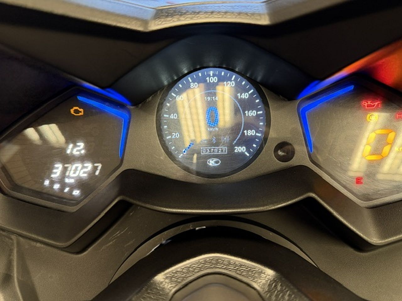 KYMCO AK550 KYMCO AK550