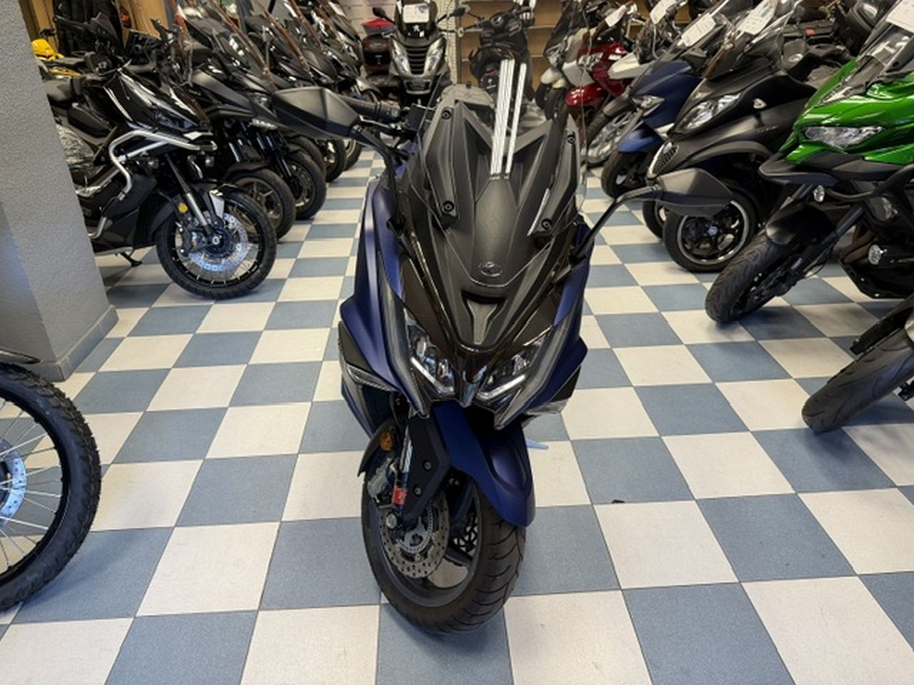 KYMCO AK550 KYMCO AK550