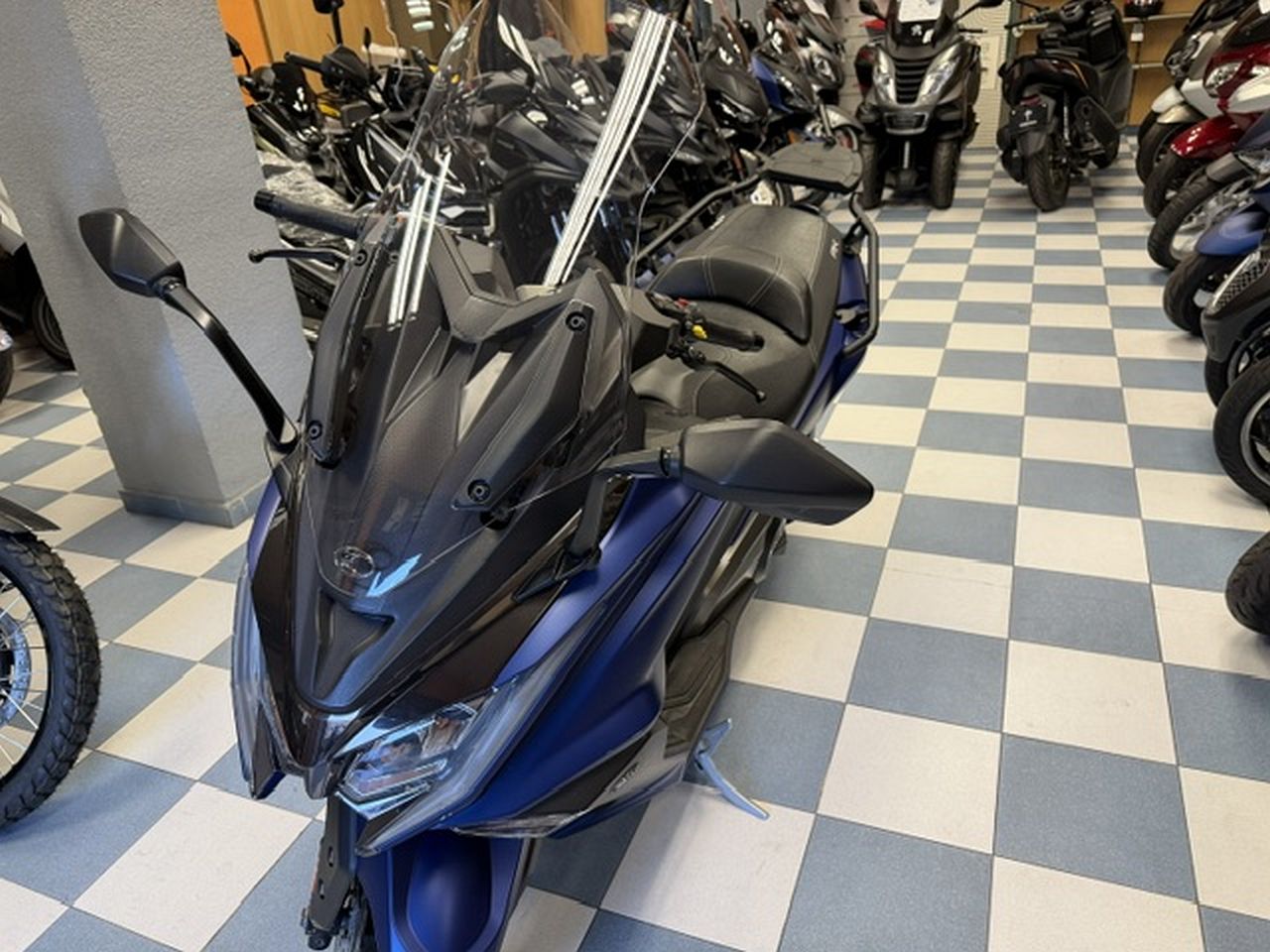 KYMCO AK550 KYMCO AK550
